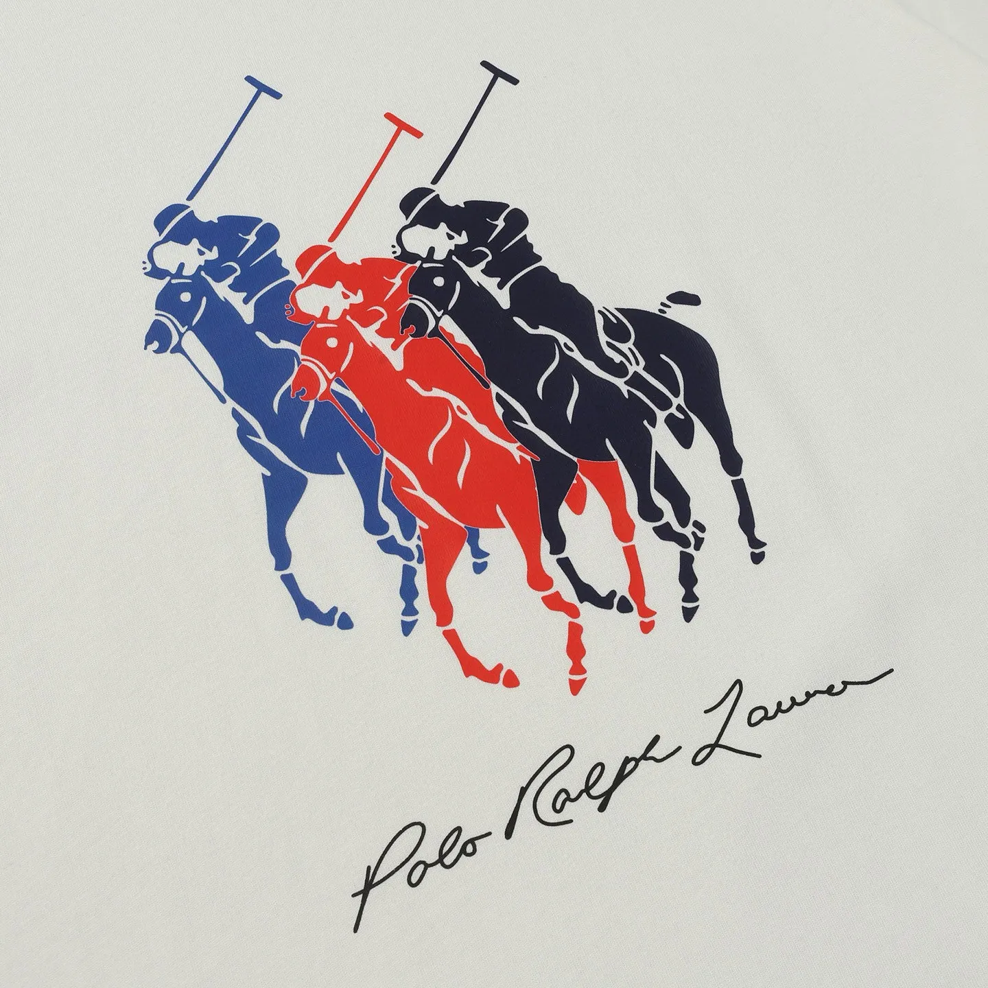 P130 Style number: 657 Ralph Lauren/Ralph Lauren 2025 new summer pure cotton 240g silicone Polo embossed round neck T-shirt. The main LOGO on the neck has a QR code mark, which can be scanned for verification. It uses 3D silicone three-dimensional English letter logo embossing to distinguish low-quality products on the market. 32 counts, 240g hydrophilic toner, 100% cotton fabric, comfortable and soft, highly breathable, focusing on high-end cost-effectiveness, needless to say good quality. Available in a variety of colors, both boys and girls can try this genderless style, giving them a yuppie tone in no time. Immerse yourself in your leisurely style, and have your own style in retro. Natural, vivid and very French romantic feelings, perfectly integrating youthful atmosphere and trend. Color: white, navy blue, light green Size: S-xL S Shoulder width 44 Bust 104 Sleeve length 23 Clothing length 72 M Shoulder width 45 Bust 108 Sleeve length 24 Clothing length 74 L Shoulder width 46 Bust 112 Sleeve length 25 Clothing length 76 xL Shoulder width 47 Bust 116 Sleeve length 26 Clothing length 78